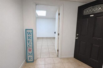 220 Sandy Springs Pl NE in Atlanta, GA - Building Photo - Building Photo