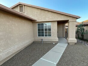 8872 E Apple Tree Dr in Tucson, AZ - Building Photo - Building Photo