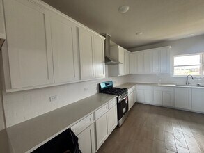 121 Growers Ave in Poteet, TX - Building Photo - Building Photo