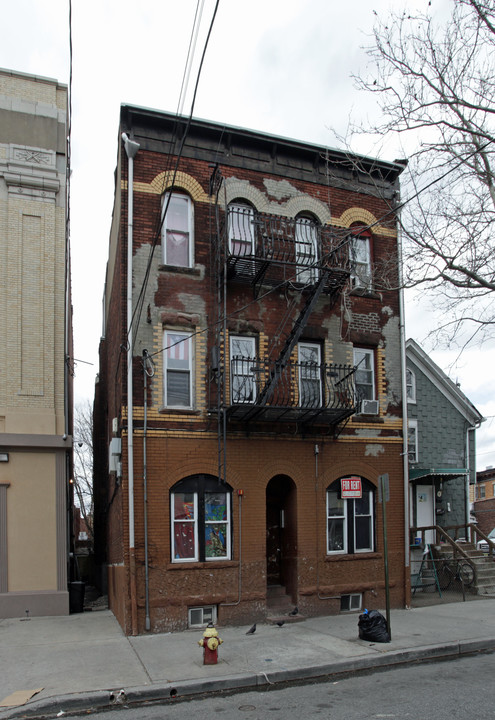 81 3rd St in Passaic, NJ - Building Photo