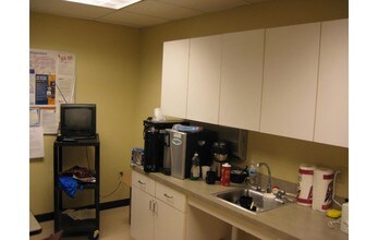 1656 W Chicago Ave in Chicago, IL - Foto de edificio - Building Photo