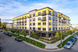 Spectrum Apartments & Townhomes in Minneapolis, MN - Foto de edificio - Building Photo