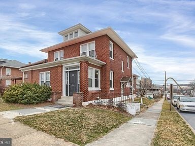 201 W Granada Ave, Unit C in Hershey, PA - Building Photo