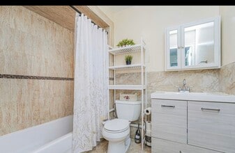 31 Greentree Ln in Staten Island, NY - Building Photo - Building Photo
