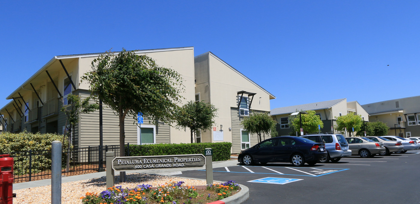 Casa Grande Senior Apartments in Petaluma, CA - Building Photo