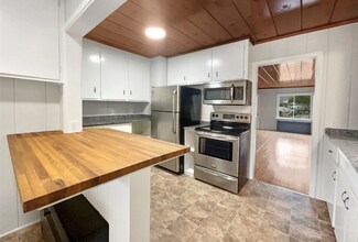 6441 Crest Dr in Waterford Township, MI - Building Photo - Building Photo