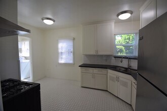 10839 Moorpark St in Los Angeles, CA - Foto de edificio - Building Photo