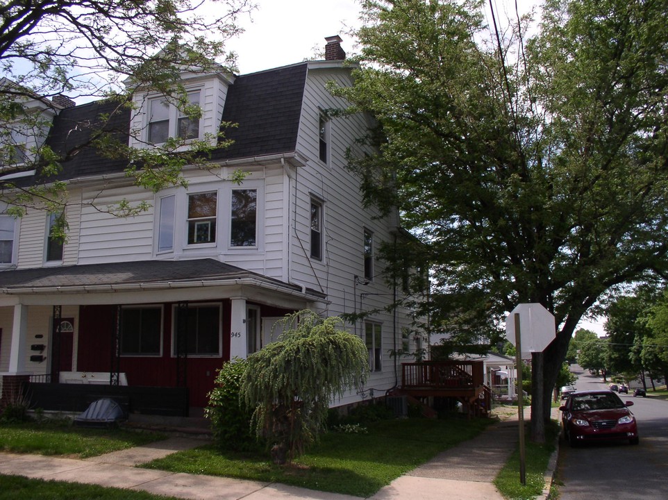 945 Center St in Bethlehem, PA - Building Photo