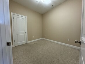 22 Whiting St in Plainville, CT - Building Photo - Building Photo