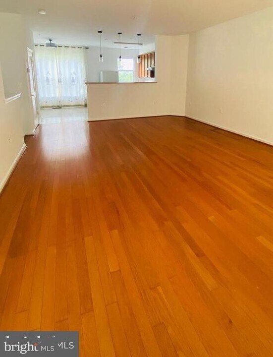 108 Moore Dr in Rockville, MD - Building Photo