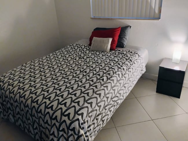 13139 SW 4th St in Miami, FL - Foto de edificio - Building Photo