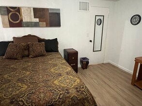 1943 Hualapai Dr, Unit cozy room waiting for YOU in Bullhead City, AZ - Building Photo - Building Photo