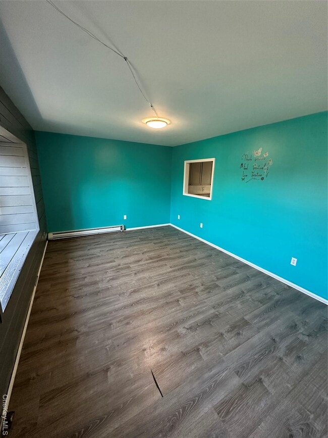 14 Columbine Ct in Middletown, NY - Building Photo - Building Photo