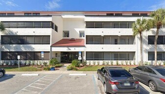 2583 Countryside Blvd in Clearwater, FL - Building Photo