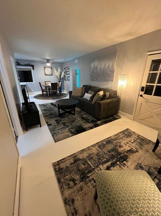 28952 Modjeska Canyon Rd, Unit Ranch Retreat in Silverado, CA - Foto de edificio - Building Photo