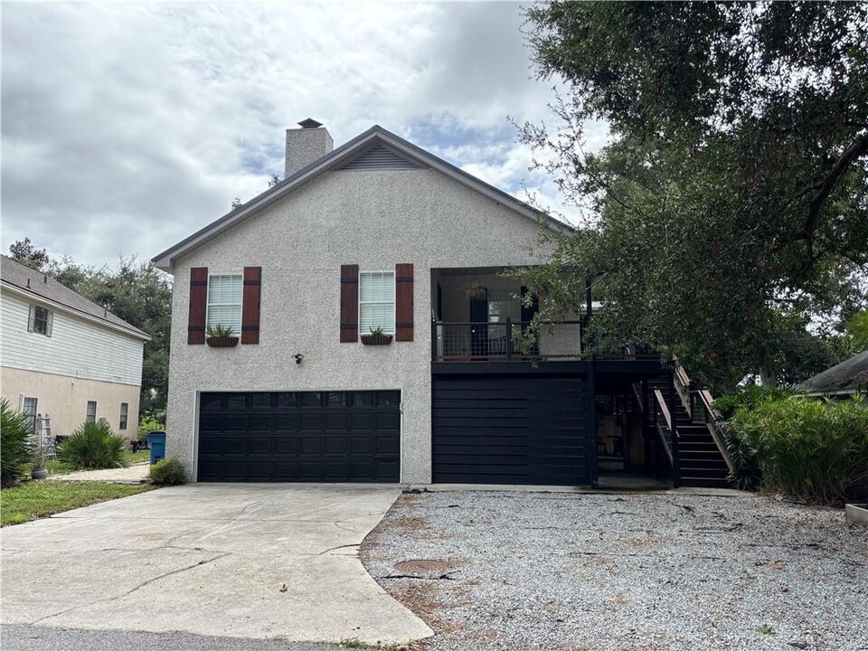 318 Sand Castle Ln in St. Simons Island, GA - Building Photo