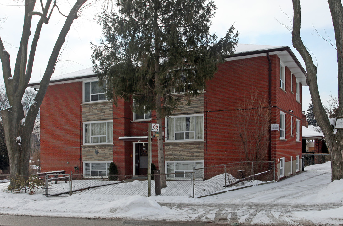 36 Burlington St in Toronto, ON - Building Photo