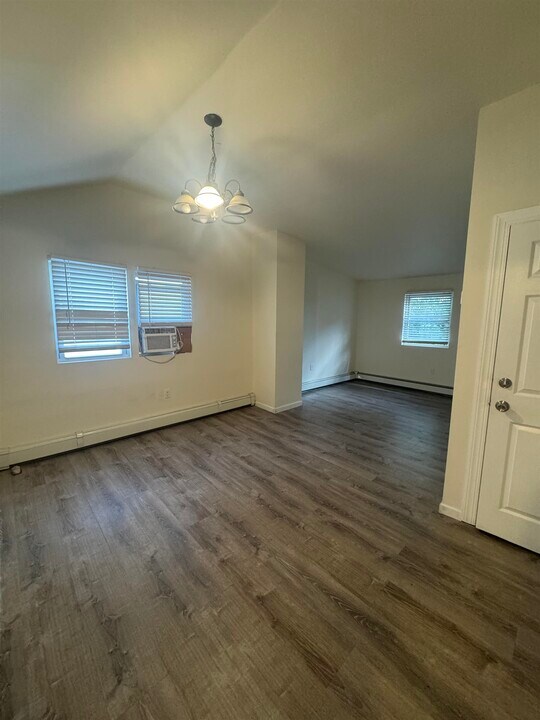 386 Kennedy Dr in Fairview, NJ - Building Photo