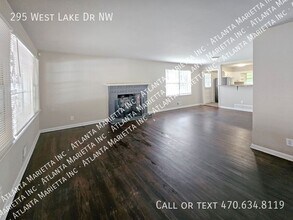 295 W Lake Dr NW in Atlanta, GA - Building Photo - Building Photo