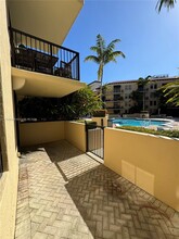 55 Merrick Way, Unit 505 in Coral Gables, FL - Foto de edificio - Building Photo