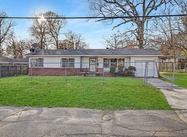 1121 Wheeler St in Texarkana, TX - Building Photo - Building Photo