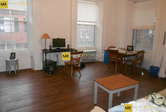 24 Mount Vernon St, Unit 301 in Boston, MA - Building Photo - Building Photo