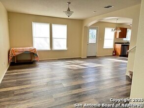 5702 Canterbury Run in San Antonio, TX - Building Photo - Building Photo