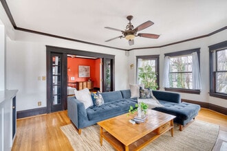 2104 NW Everett St in Portland, OR - Foto de edificio - Building Photo