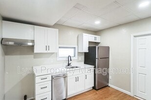 27 Slade St in Pawtucket, RI - Building Photo