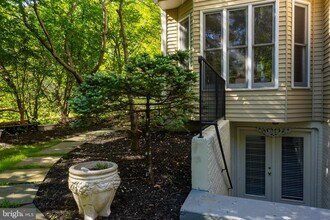 4705 Rippling Pond Dr in Fairfax, VA - Building Photo - Building Photo