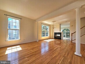 15610 William Bayliss Ct in Woodbridge, VA - Building Photo - Building Photo
