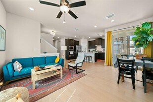 8417 Laughlin Ln in Austin, TX - Building Photo