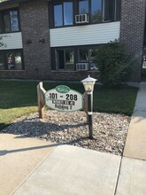 PLEASANT ACRES in Powers, MI - Foto de edificio - Building Photo