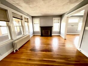 14 Allen St, Unit 2 in Arlington, MA - Foto de edificio - Building Photo