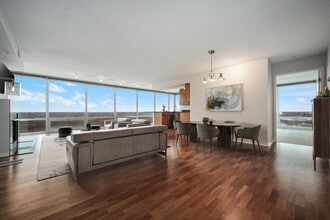 9725 Woods Dr in Skokie, IL - Building Photo - Building Photo