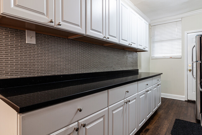 730 W Roscoe St, Unit 2N in Chicago, IL - Building Photo - Building Photo