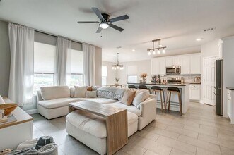 5617 Kilpatrick Ave in Fort Worth, TX - Foto de edificio - Building Photo