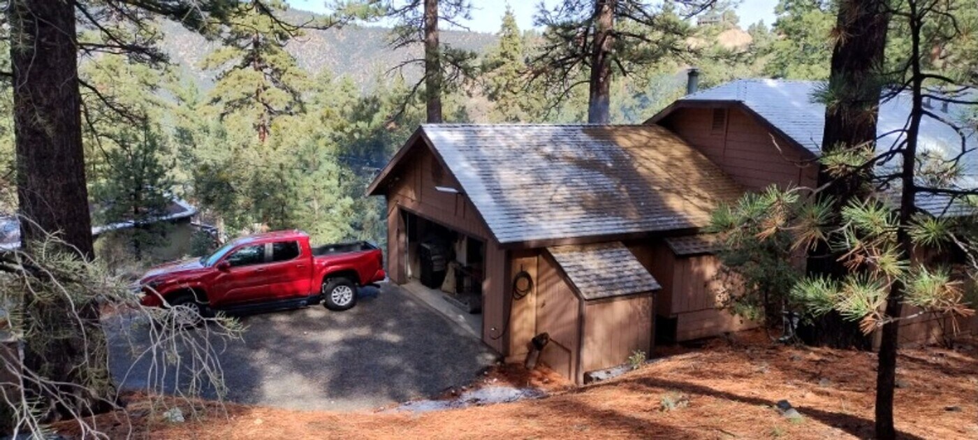 1521 Lassen Way in Pine Mountain Club, CA - Building Photo