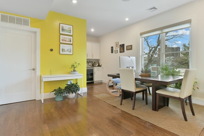 76 Flint St, Unit 3 in Somerville, MA - Foto de edificio - Building Photo