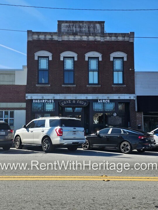 130 W Montgomery St in Villa Rica, GA - Building Photo
