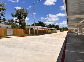 740 N Alamo Rd, Unit 16 in Alamo, TX - Building Photo - Building Photo