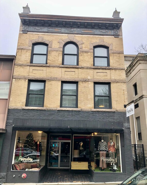 558 Warren St in Hudson, NY - Building Photo