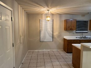 1005 Commerce St in Pleasanton, TX - Building Photo - Building Photo