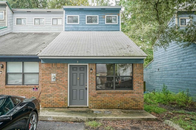 2100 Continental Ave in Tallahassee, FL - Building Photo - Building Photo