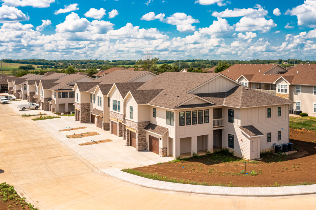 Lake Estates in Lawrence, KS - Building Photo