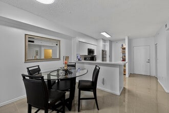 5091 NW 7th St, Unit 703 in Miami, FL - Building Photo - Building Photo