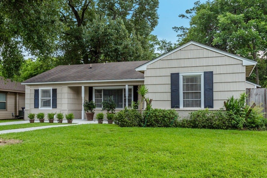 1230 Timbergrove Ln in Houston, TX - Foto de edificio