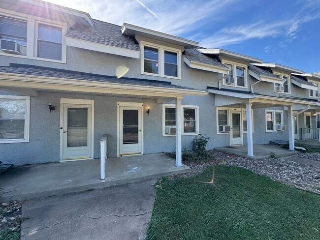 410 15th Ave in Moline, IL - Building Photo - Building Photo