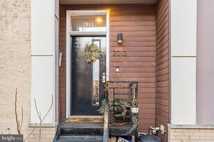 2013 E York St in Philadelphia, PA - Building Photo