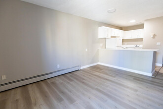 Morros Manor in Calgary, AB - Building Photo - Building Photo